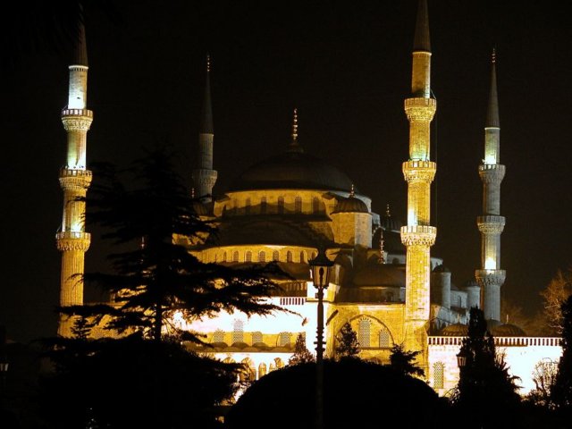 blue_mosque_by_night3.jpg